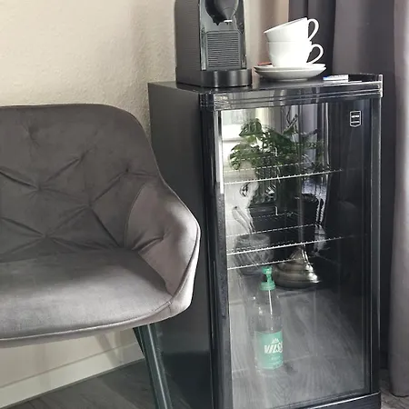 Am Kuestenkanal In Edewecht Terrassenzimmer Mit Separatem Eingang & Eigenem Bad *