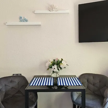 Am Kuestenkanal In Edewecht Terrassenzimmer Mit Separatem Eingang & Eigenem Bad דירה Edewecht